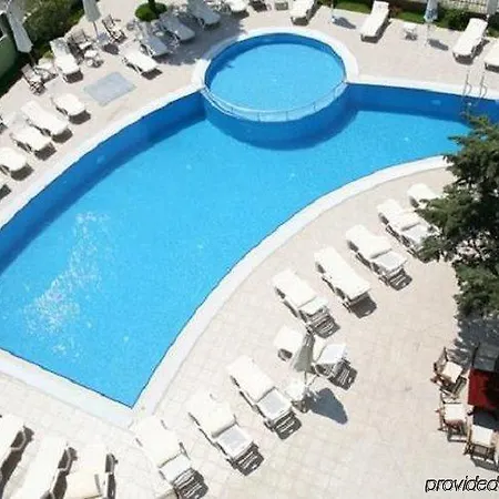 Boomerang - Sunny Hotel