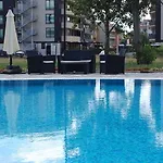 Boomerang - Sunny Hotel