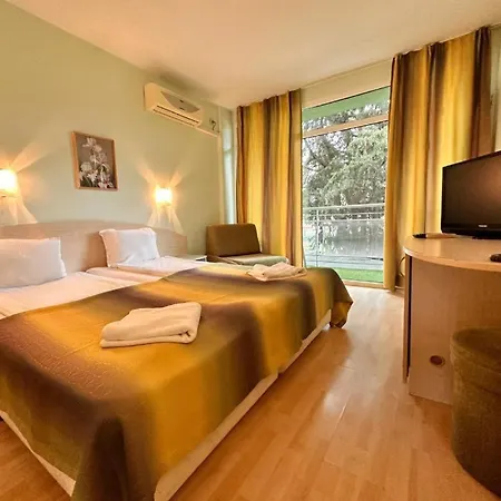 Boomerang - Sunny Hotel 3*