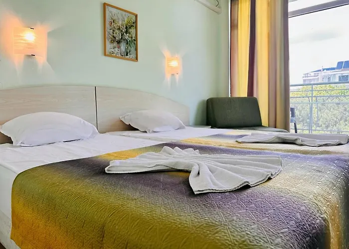 Boomerang - Sunny Hotel